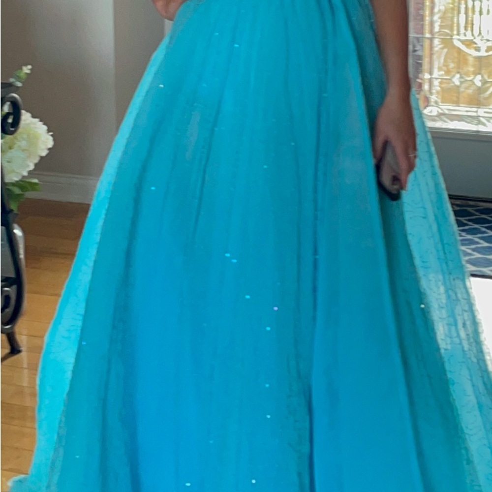 Gorgeous prom or pageant gown